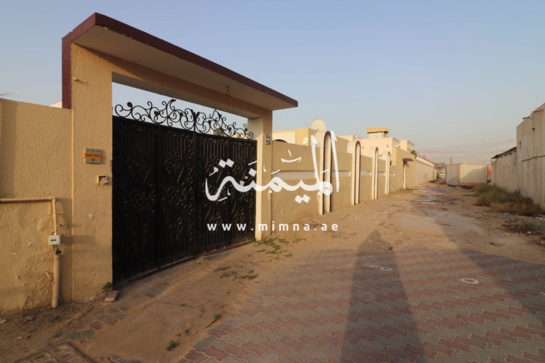 للبيع بيت عربي كبير في الراشدية دبي يتكون من 12 غرفة