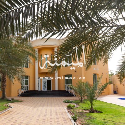 فيلا في المزهر 2 للبيع  كبيرة تتكون من 6 غرف