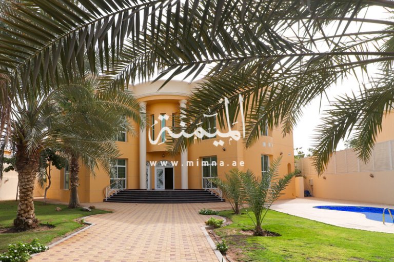 فيلا في المزهر 2 للبيع  كبيرة تتكون من 6 غرف