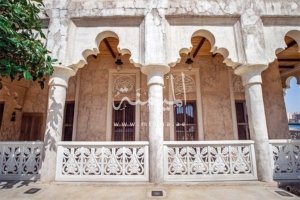 بيت شعبي قديم للبيع في دبي بطراز معماري تقليدي
