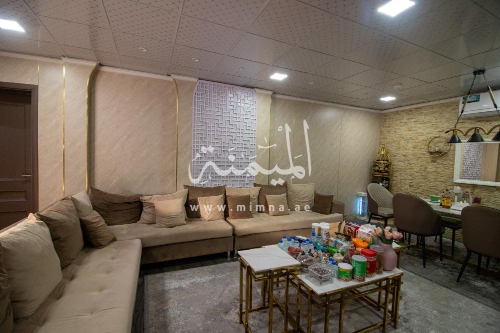 صالة داخلية فيلا الطوار 1 مع جلسات و كنبات ضيافة